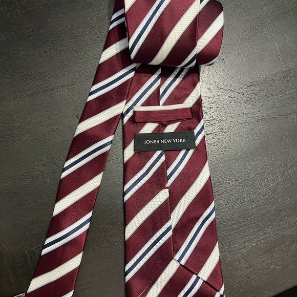 Jones New York Silk Tie Maroon With Navy & White Stripes Classic Buisness tie - Picture 5 of 5